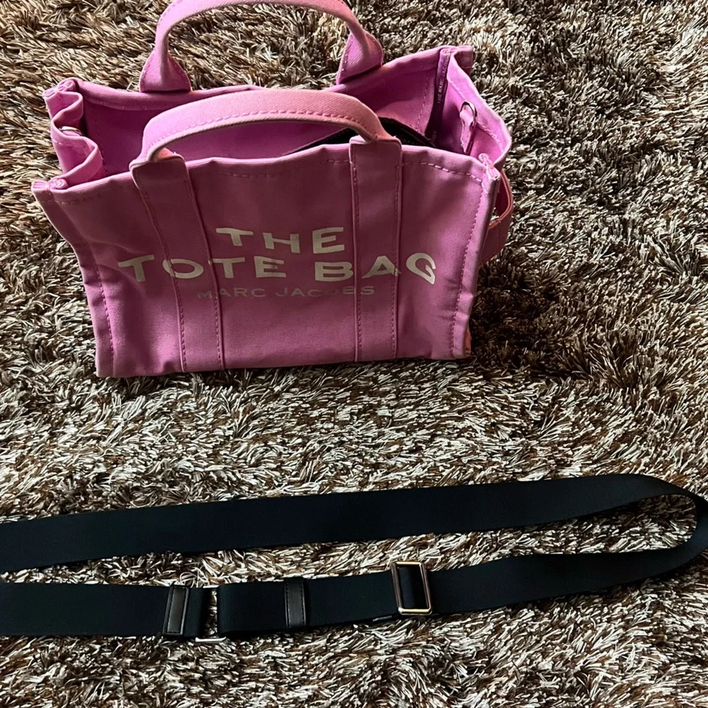Marc Jacobs Pink Canvas Tote Bag with Bold Branding - Picture 6 of 7